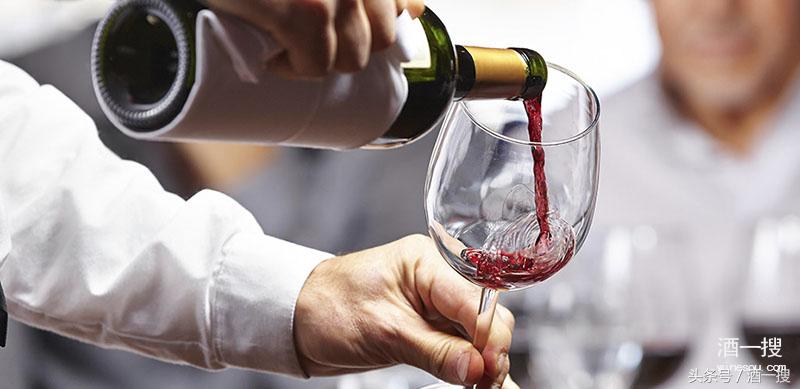 如何斟酒比较好呢?倒