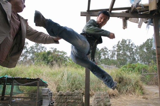 还记得《扫毒》里的尖沙咀段坤吗?这部香港动作片又带你重温一遍