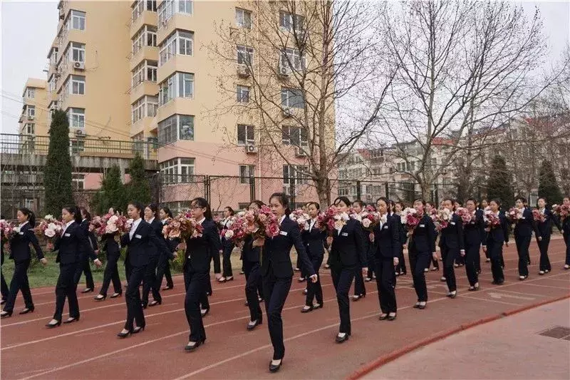 春花筑梦——绽放在运动场上的2017级航空班花束队