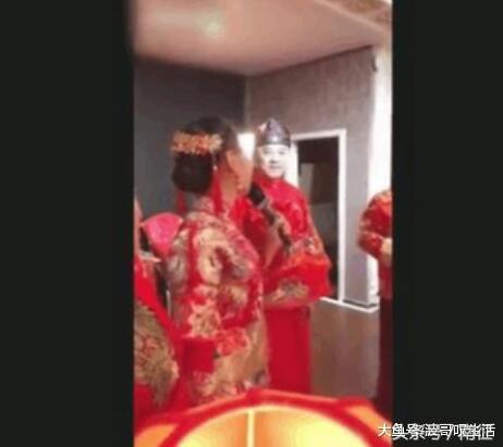 广东一男子娶了女儿的闺蜜，姐妹变母女，有钱能使鬼推磨