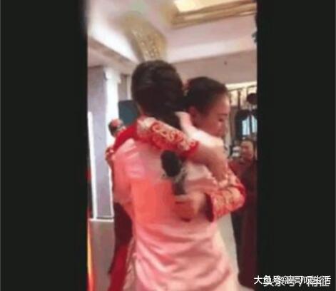 广东一男子娶了女儿的闺蜜，姐妹变母女，有钱能使鬼推磨