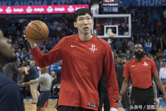 周琦为什么能打nba(三项命中率加起来不足100，这样的周琦凭什么留在NBA打球？)