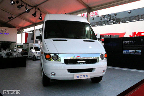 电动车打群架重卡智能化，2018北京车展上所有的商用车全在这了