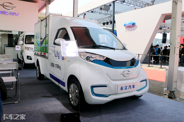 电动车打群架重卡智能化，2018北京车展上所有的商用车全在这了