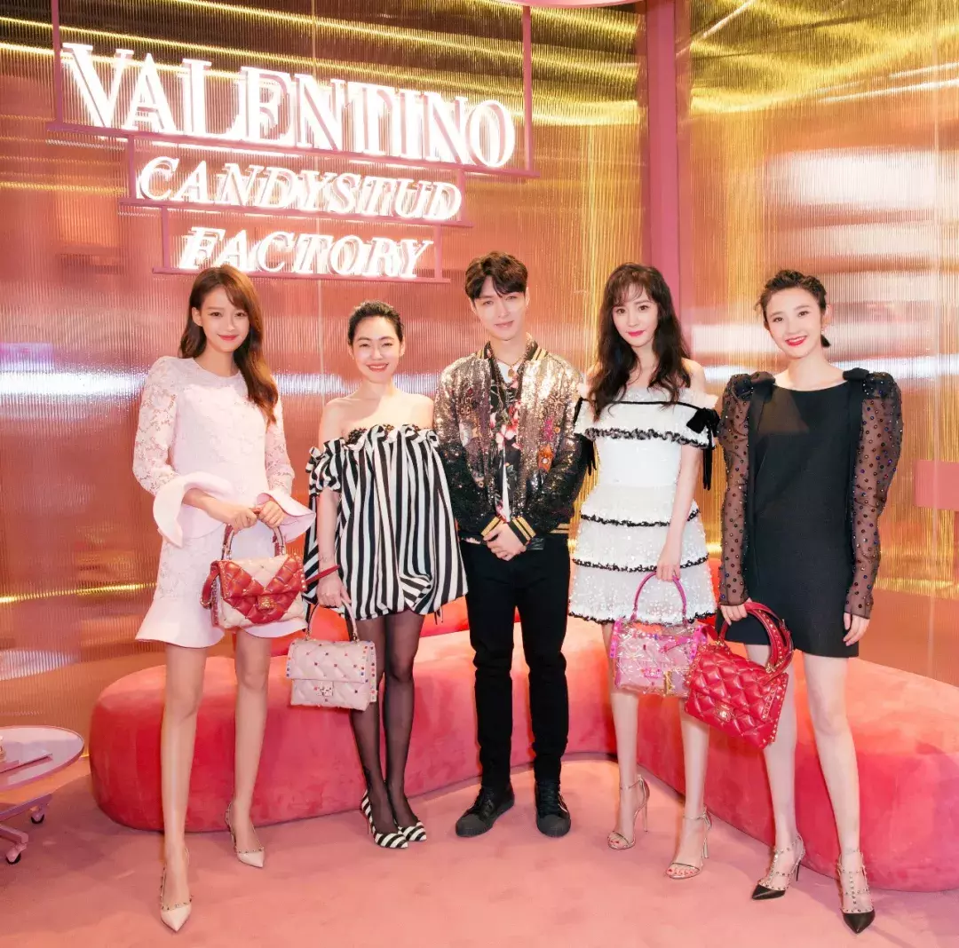 Valentino 北京开了糖果包包工厂，杨幂张艺兴小S“馋”到不行！