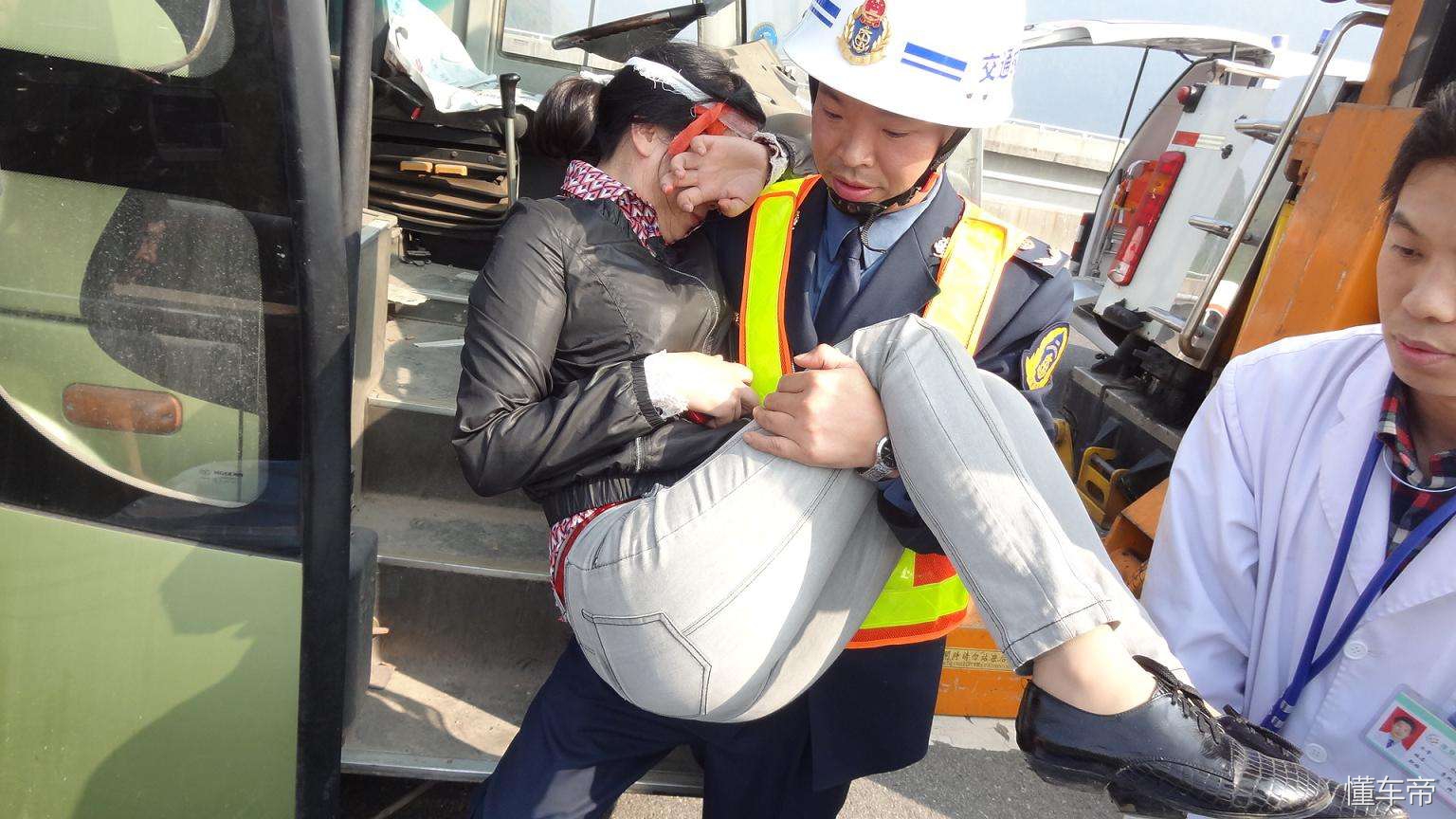 碰到交通事故 不要慌 淘车二手车教给你如何做才能保障损失最低