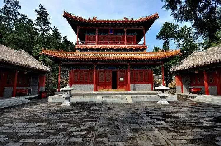 五月踏青新玩法，去北京这些寺庙拜拜山头？