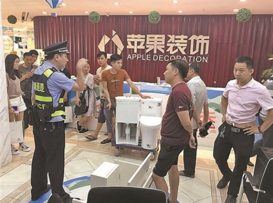 广西苹果装饰突然跑路，多家门店人去楼空！上百人上门维权！