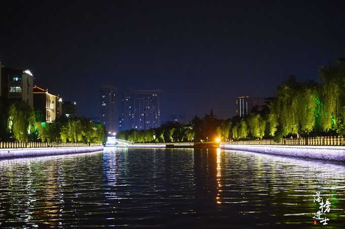 夜游全世界最长的一条古运河，灯火阑珊下风情万种，充满了诗意