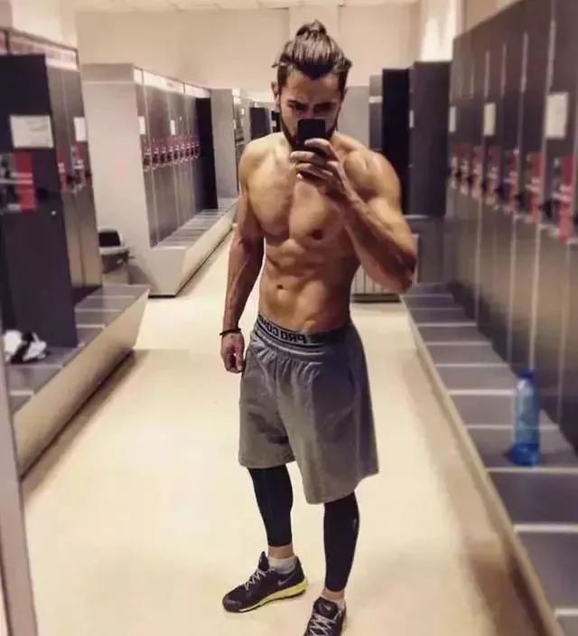 再牛逼的身材，不控制好饮食，训练再刻苦也白搭！