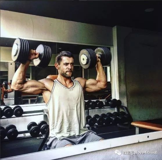 再牛逼的身材，不控制好饮食，训练再刻苦也白搭！