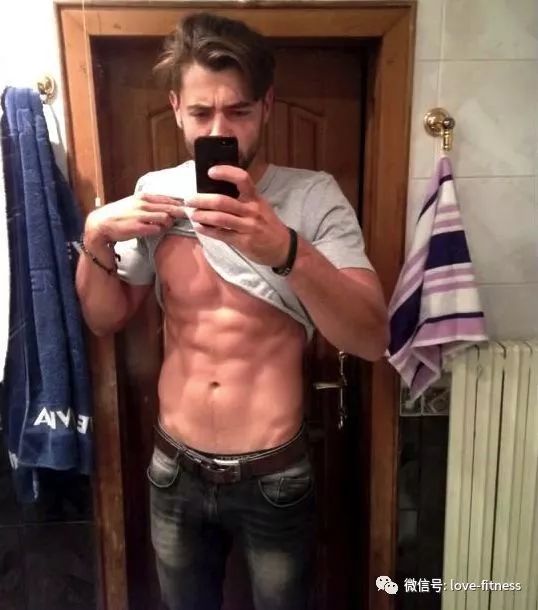 再牛逼的身材，不控制好饮食，训练再刻苦也白搭！