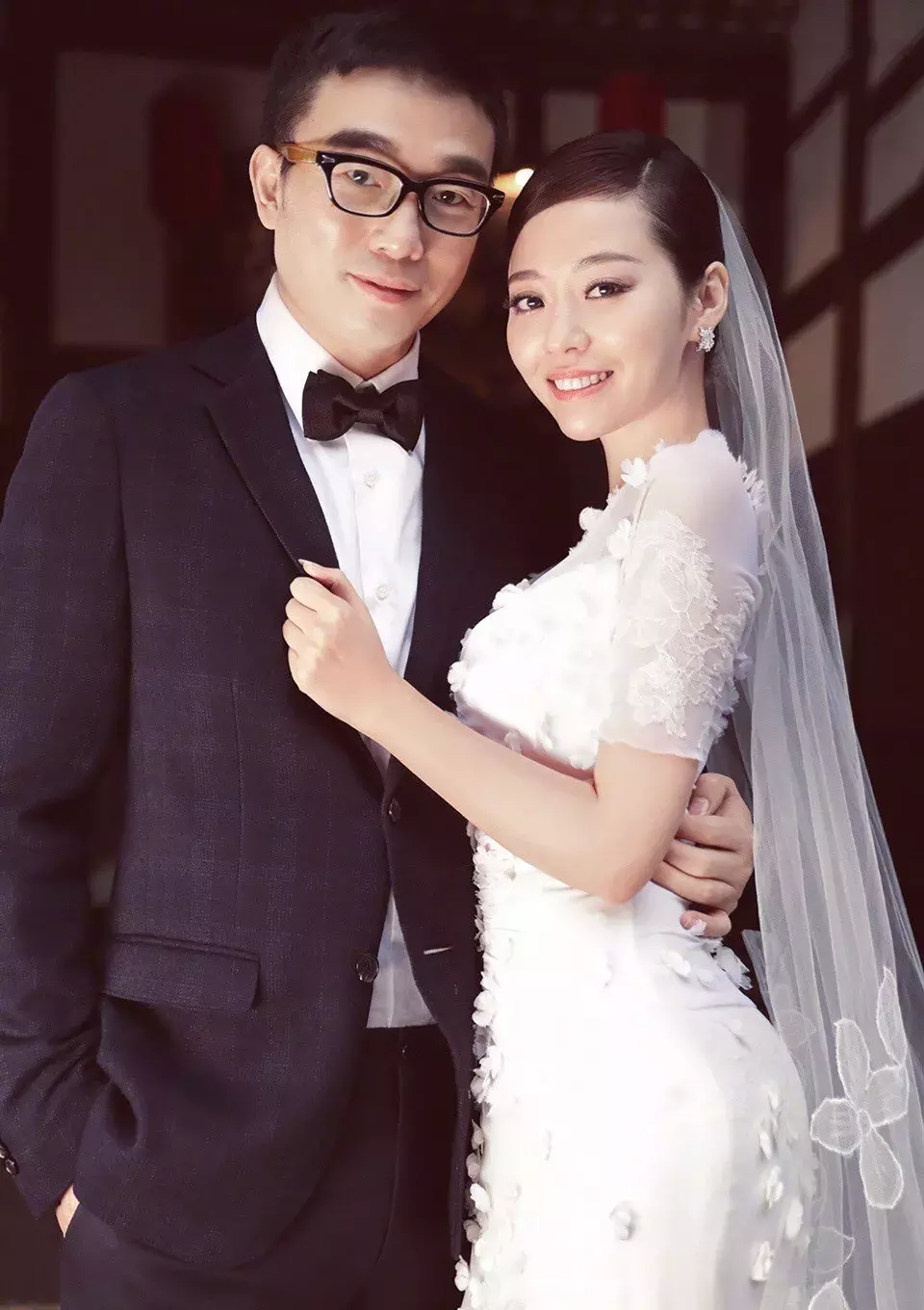 张靓颖被爆深夜与帅哥牵手同行,新恋情疑似曝光?