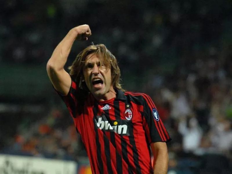 2001年夏天,皮尔洛正式转会至ac米兰,在这里他遇到了一生的伯乐