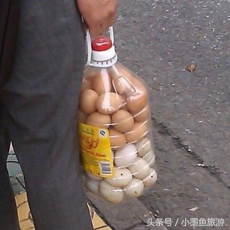 鸡蛋是怎么塞进塑料瓶的，说出来你们都不信