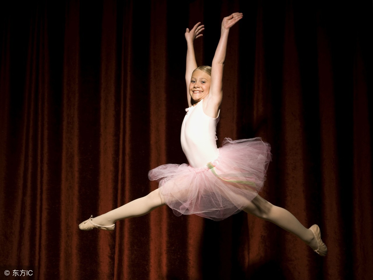 孩子过早练舞蹈,学轮滑,很伤骨头!爸妈请注意