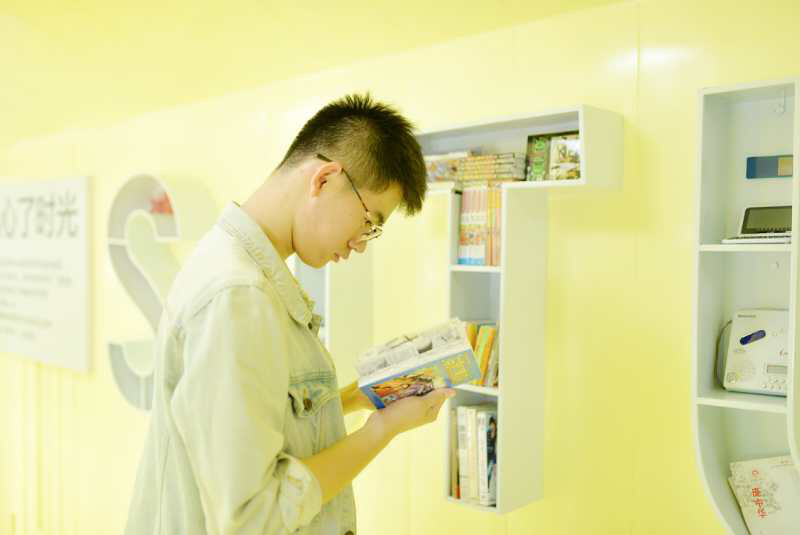 携手摄影师与《脱口秀大会》冠军，OPPO走进校园为年轻人打气