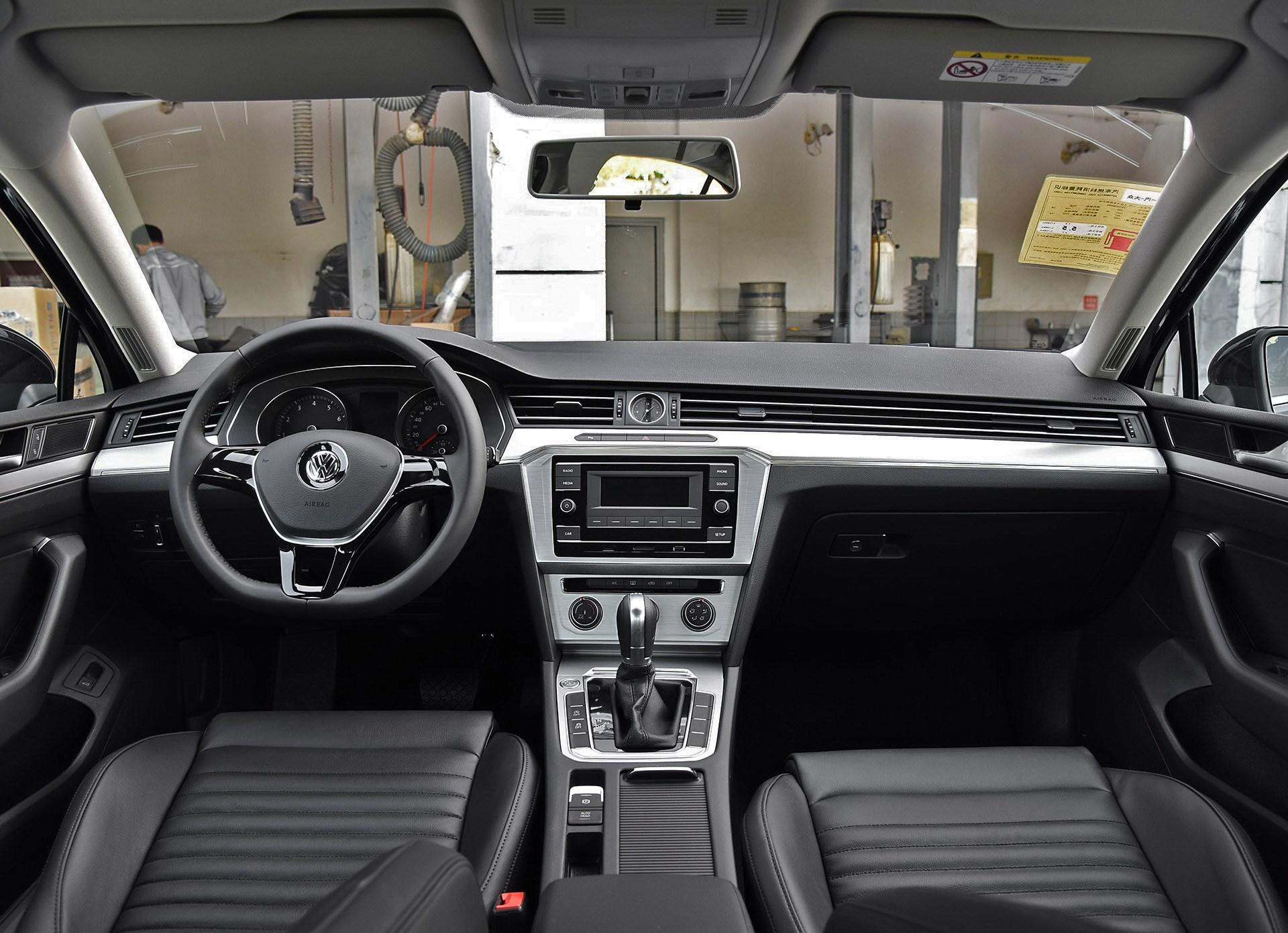 中级车价格雪崩,迈腾1.4t 双离合17万,01加速8秒谁还买紧凑?