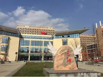 成都这些学校的学生，凭什么就能比别人少读一年就能上大学！