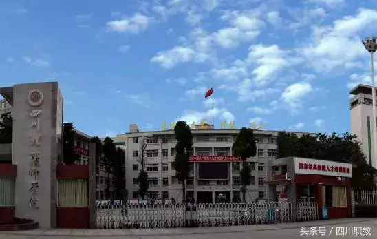 成都这些学校的学生，凭什么就能比别人少读一年就能上大学！