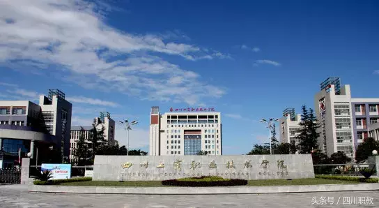 成都这些学校的学生，凭什么就能比别人少读一年就能上大学！