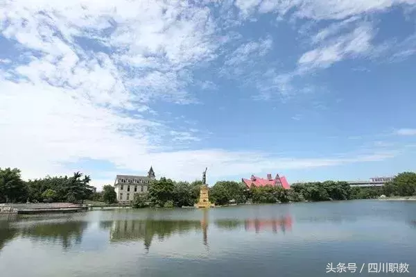 成都这些学校的学生，凭什么就能比别人少读一年就能上大学！