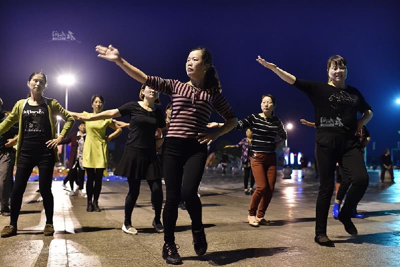 人间百态！高考之镇“毛中”的夜生活