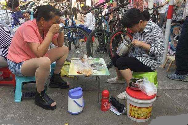 人间百态！高考之镇“毛中”的夜生活