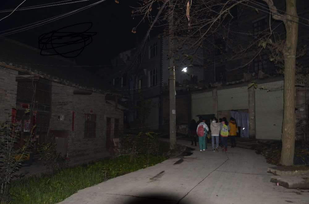 人间百态！高考之镇“毛中”的夜生活