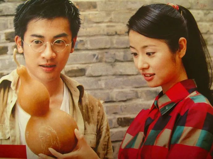 《情深深雨濛濛》:缺乏逻辑自洽的爱情已难以说服我们,但它毕竟是不可