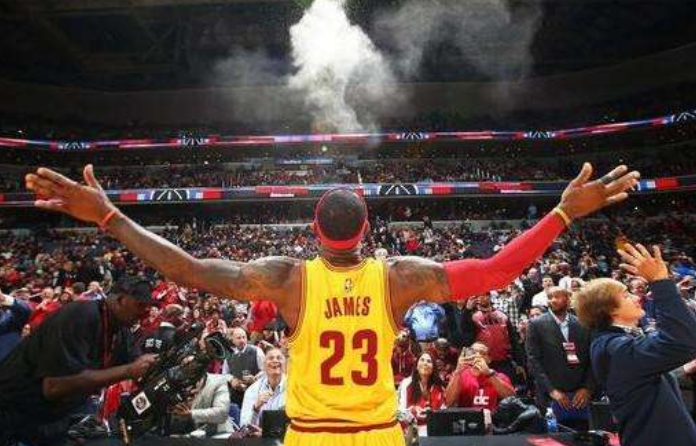 美國人為什么喜歡看籃球nba（為什么全美看NBA的僅有幾百萬人，而國內(nèi)在線人數(shù)就達(dá)到幾千萬？）