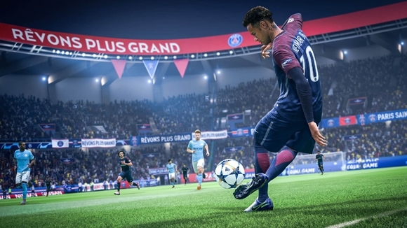 哪个游戏可以踢欧冠(《FIFA19》：试玩体验欧冠加持下最稳的年货)