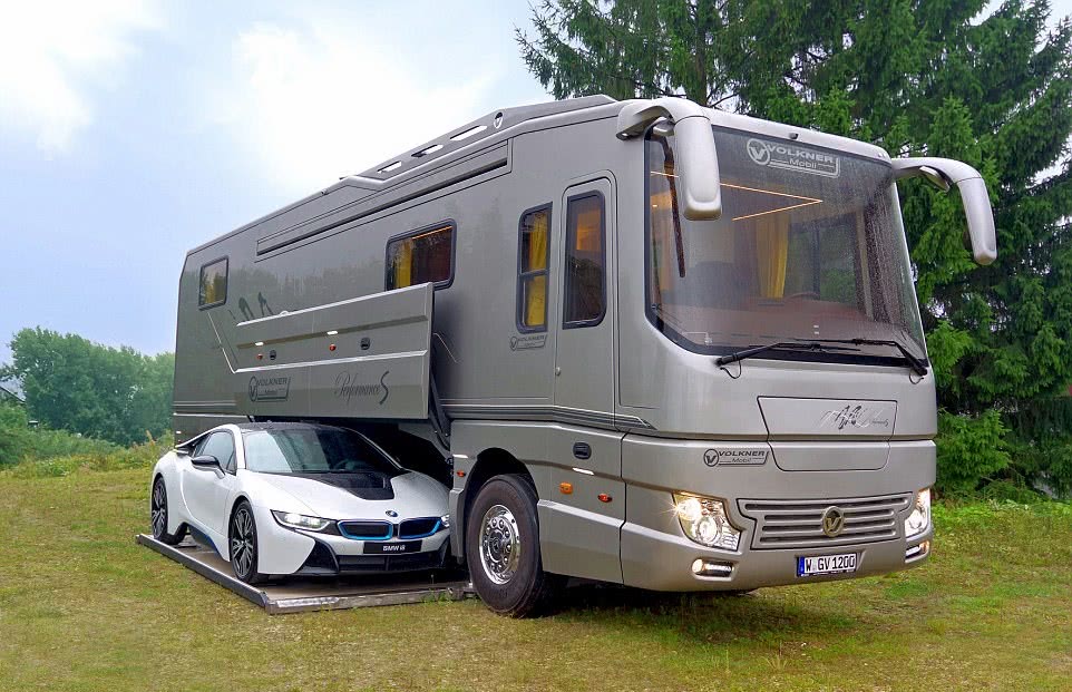 顶级房车1800万(富人新玩具!王思聪怒吼:来5辆女朋友太多)_【读车号】