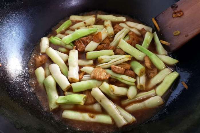 芸豆炖土豆的做法（芸豆炖土豆简单又美味的家常菜）