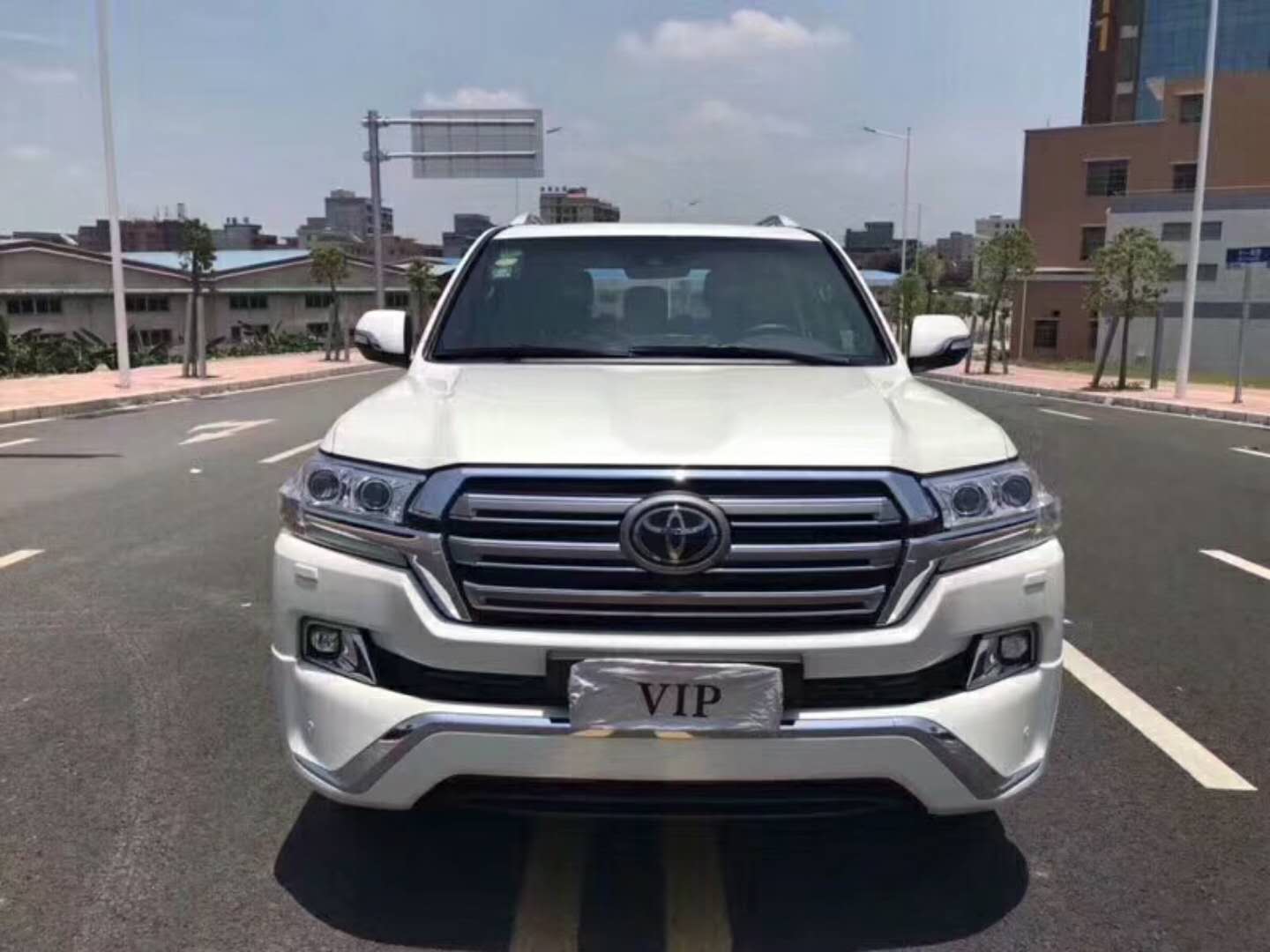 17款丰田兰德酷路泽5700VX-S，7座豪华顶配限量版SUV，47万开走！