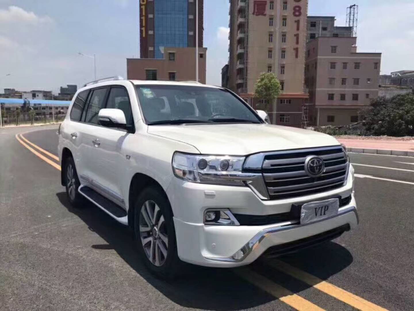 17款丰田兰德酷路泽5700VX-S，7座豪华顶配限量版SUV，47万开走！