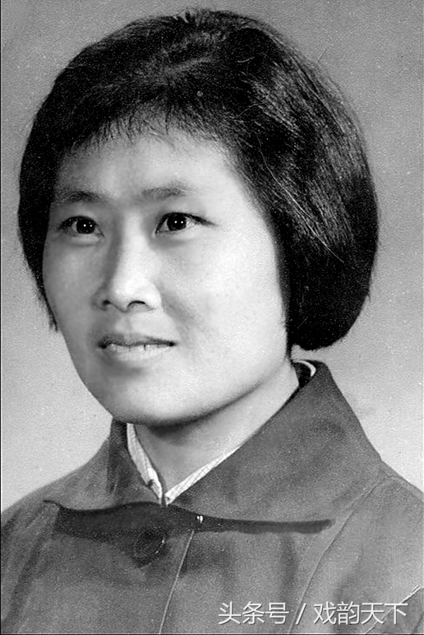 自幼儿生长在朝阳正院青年时代豫剧名家黄爱菊豫剧名家黄爱菊是河南省