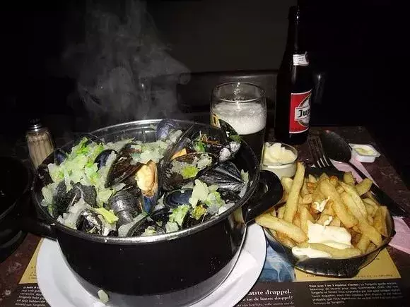 世界杯上的美食(舌尖上的“食”界杯，聊聊世界杯参赛国家的不同美食)