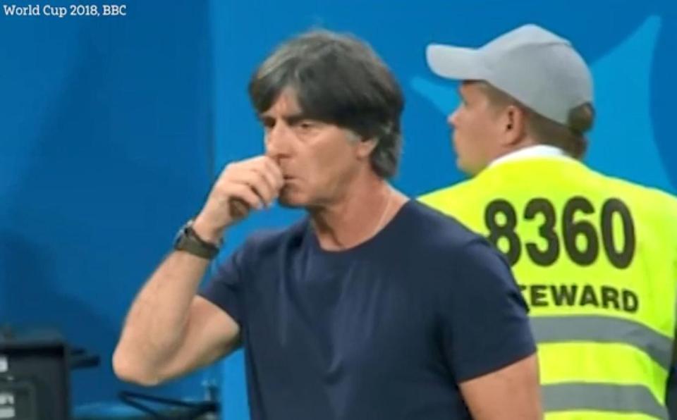 世界杯德国队长挖鼻屎(勒夫改不了吃鼻屎！德国惊天逆转之夜被抓包 本人回应：没控制住)