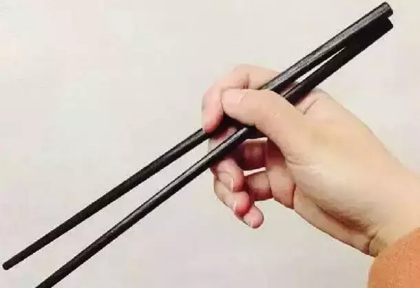 兰花指、“仙人指路”握筷姿势是什么性格？这些姿势有趣了……