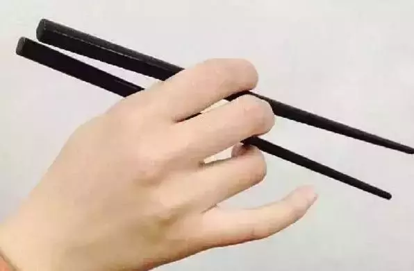 兰花指、“仙人指路”握筷姿势是什么性格？这些姿势有趣了……