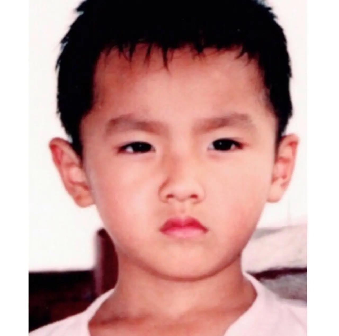 “顶流”吴亦凡：成名背后消失的“爸爸”