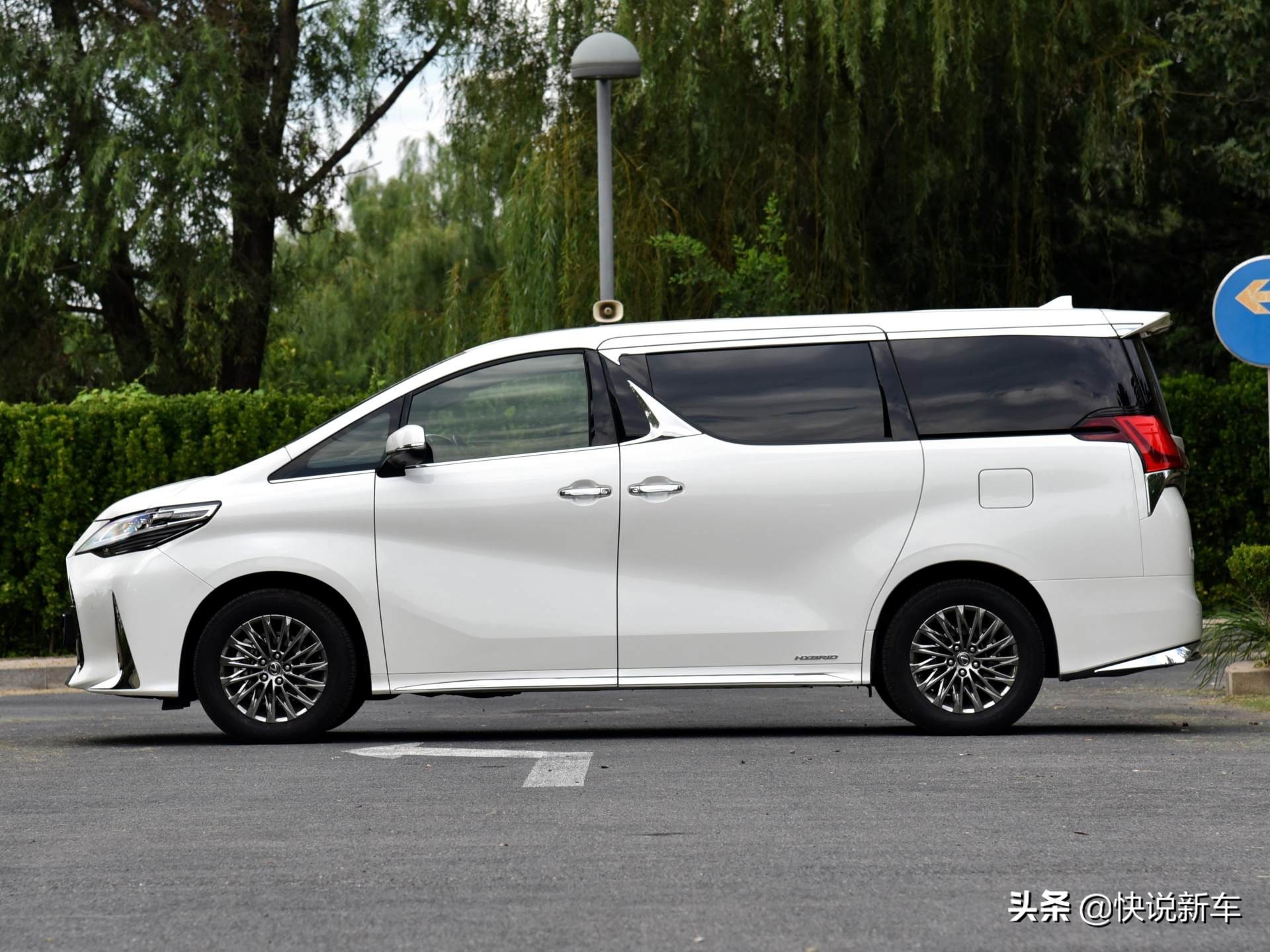 四座头等舱顶级MPV，加价也要买，日系原装进口，实拍雷克萨斯LM