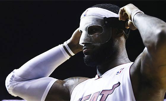 詹姆斯天生便具有王者气质,作为天选之子,本身便气度不凡,足以震慑场