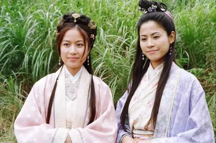 《鹿鼎记》里她的戏份和角色还算讨喜,沐王府小郡主,入世未深,一副