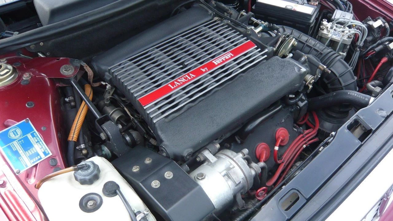 V8横置前驱车？引擎舱够大就玩命往里塞！