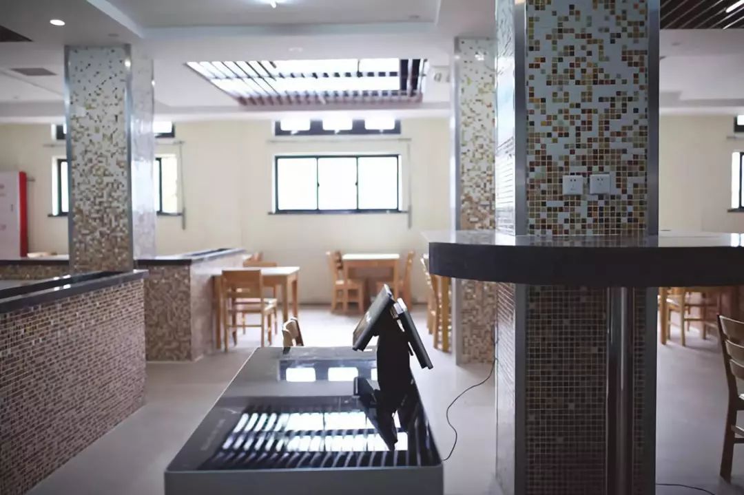 天堂就是丽娃河——华东师范大学