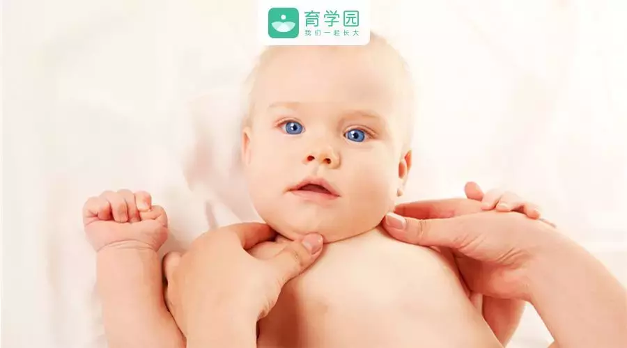 婴儿脖子什么时候变硬（歪脖子）