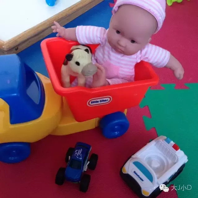 聪明玩具库|看女宝如何玩转小汽车,听懂指令语言启蒙