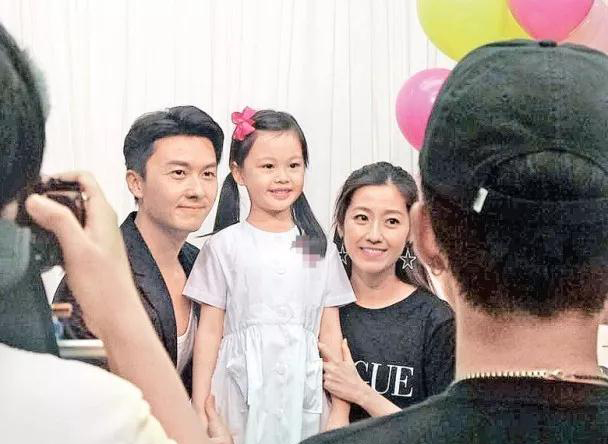 “盲侠大律师”王浩信：二获TVB视帝好风光，曾在妻子孕期出轨